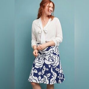 ANTHROPOLOGIE Maeve
Amiens Flounced floral motif
Skirt